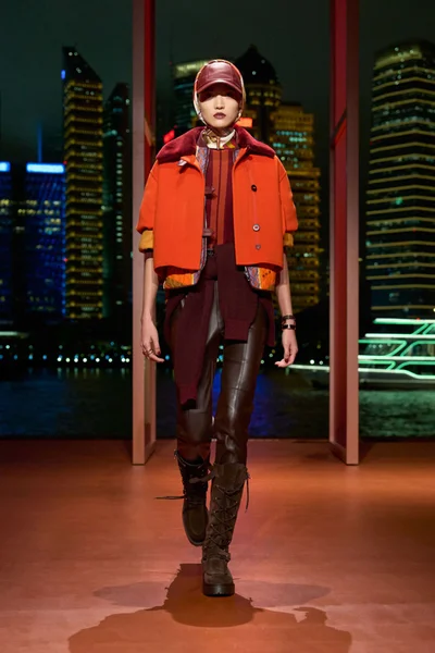 Look 30
